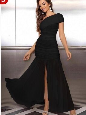 NWOT One-Shoulder Black Evening Gown with Front Slit SIZE XL